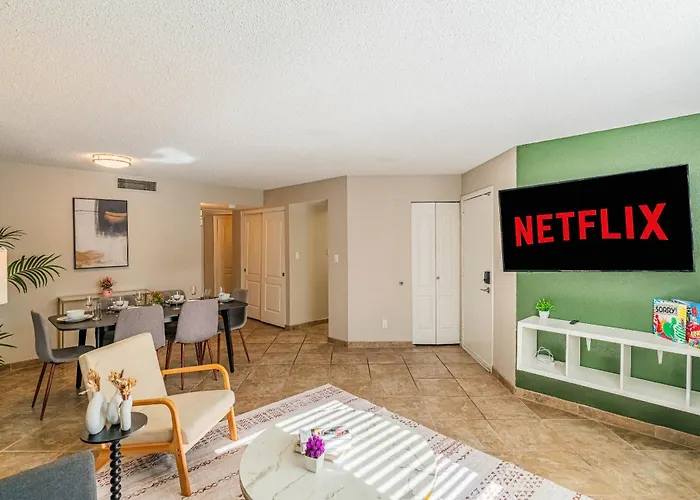 Apartment Prime Location Pool Gym Balcony Parking Washer And Dryer