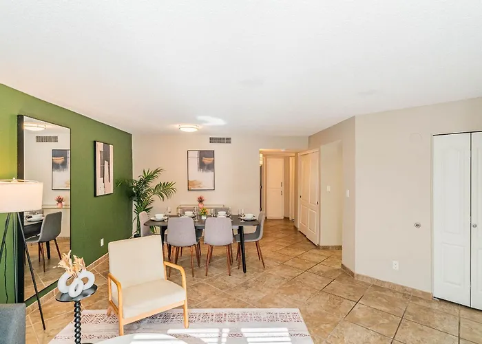 Apartment Prime Location Pool Gym Balcony Parking Washer And Dryer