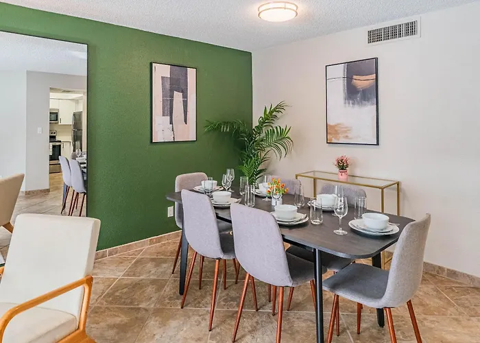 Prime Location Pool Gym Balcony Parking Washer And Dryer Apartment Scottsdale