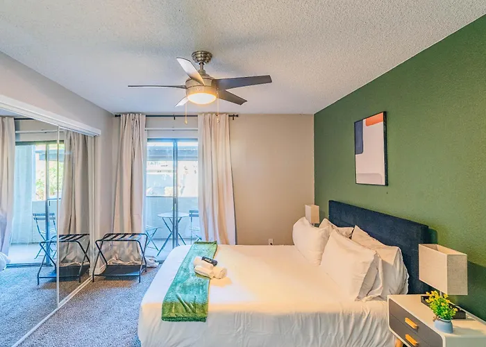 Prime Location Pool Gym Balcony Parking Washer And Dryer *