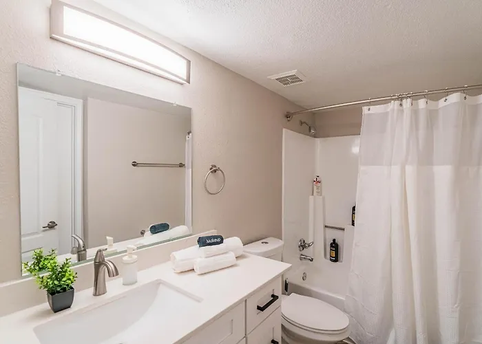 Apartment Prime Location Pool Gym Balcony Parking Washer And Dryer