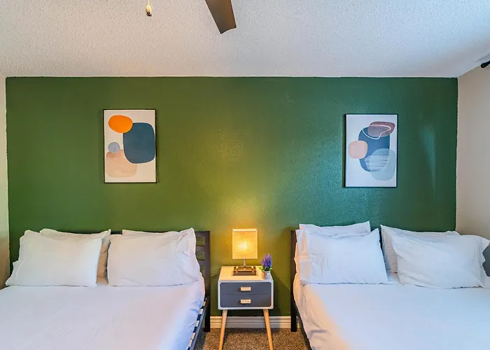 Prime Location Pool Gym Balcony Parking Washer And Dryer Apartment *