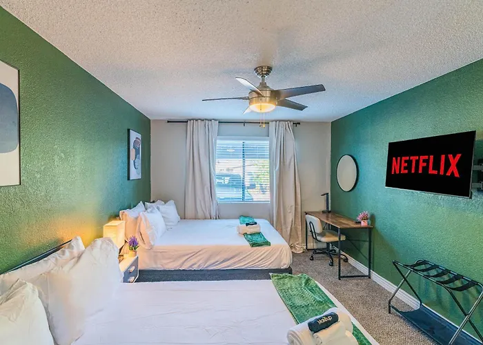 Apartment Prime Location Pool Gym Balcony Parking Washer And Dryer
