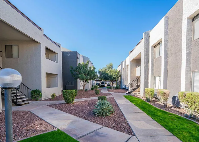 Apartment Prime Location Pool Gym Balcony Parking Washer And Dryer